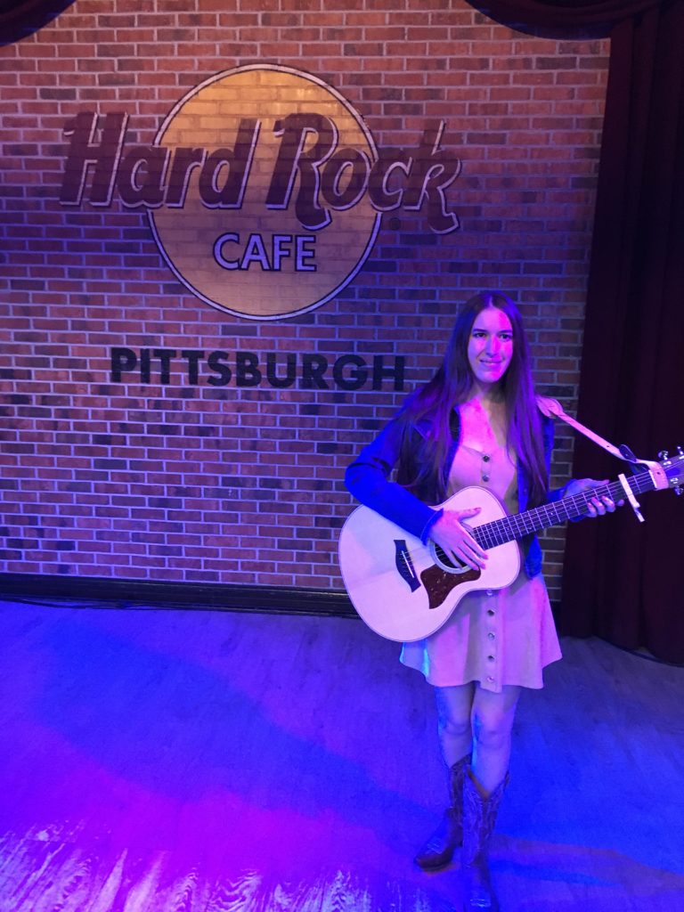 Demi Michelle before her set at Hard Rock Cafe Pittsburgh
